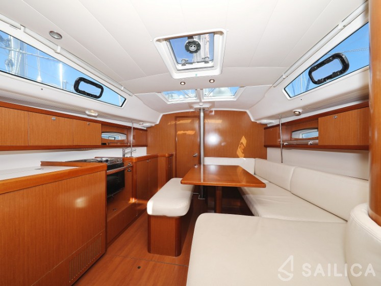 Oceanis 40 - Yacht Charter Sailica