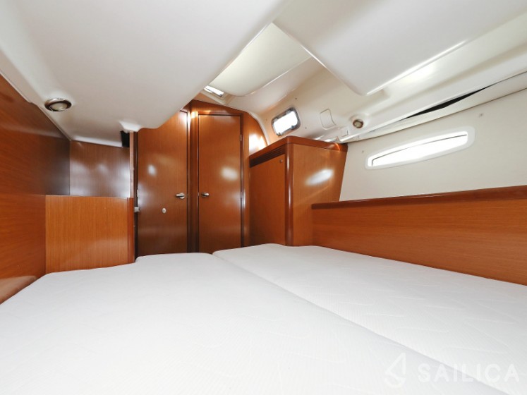 Oceanis 40 - Yacht Charter Sailica