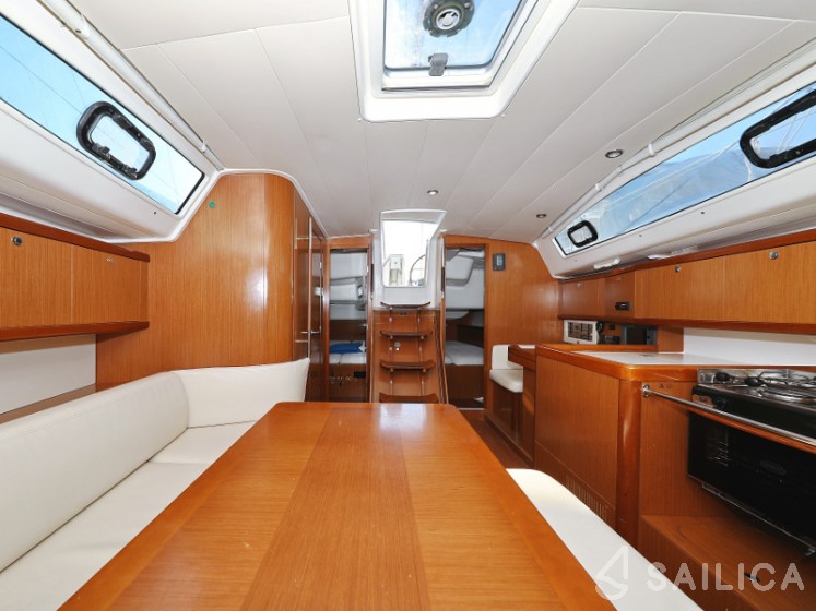 Oceanis 40 - Yacht Charter Sailica