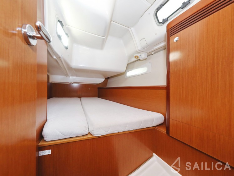 Oceanis 40 - Yacht Charter Sailica