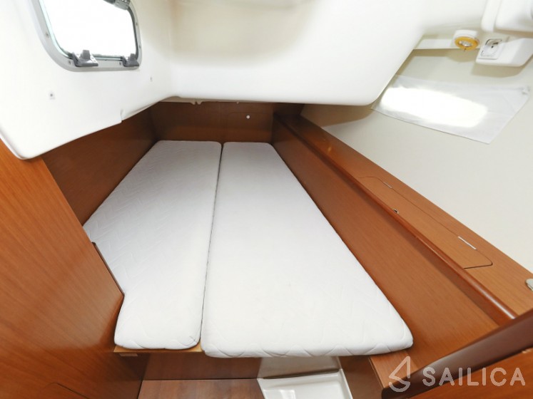 Oceanis 40 - Yacht Charter Sailica
