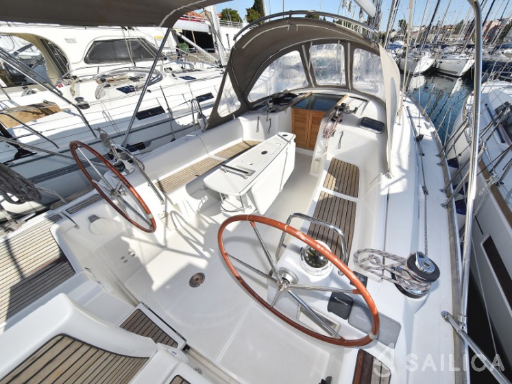 Oceanis 40 - Yacht Charter Sailica