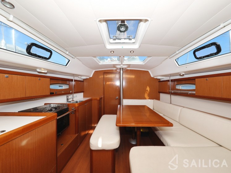 Oceanis 40 - Yacht Charter Sailica