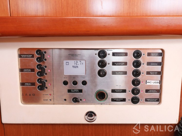 Oceanis 40 - Yacht Charter Sailica