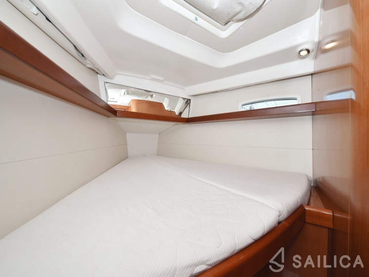 Oceanis 40 - Yacht Charter Sailica