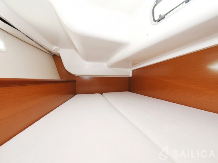 Oceanis 40 - Yacht Charter Sailica