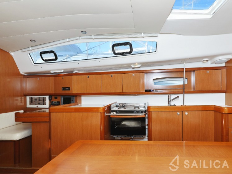 Oceanis 40 - Yacht Charter Sailica