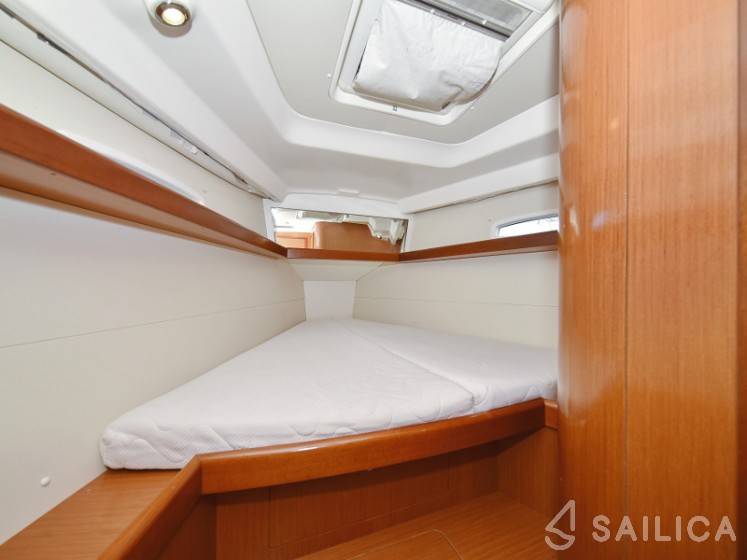 Oceanis 40 - Yacht Charter Sailica
