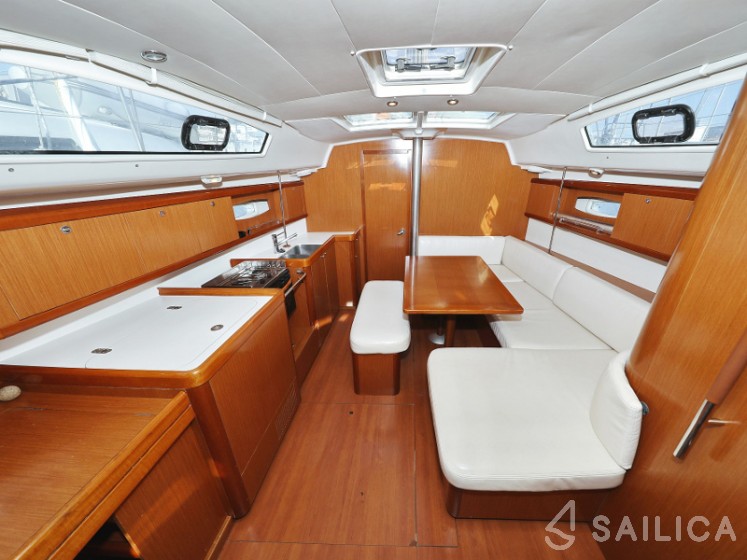 Oceanis 40 - Yacht Charter Sailica