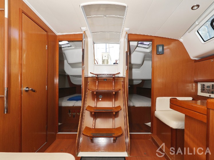 Oceanis 40 - Yacht Charter Sailica