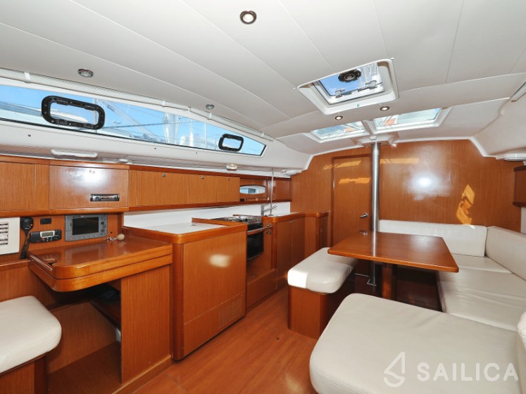 Oceanis 40 - Yacht Charter Sailica