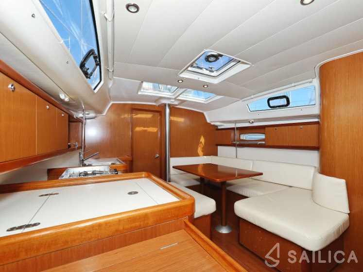 Oceanis 40 - Yacht Charter Sailica