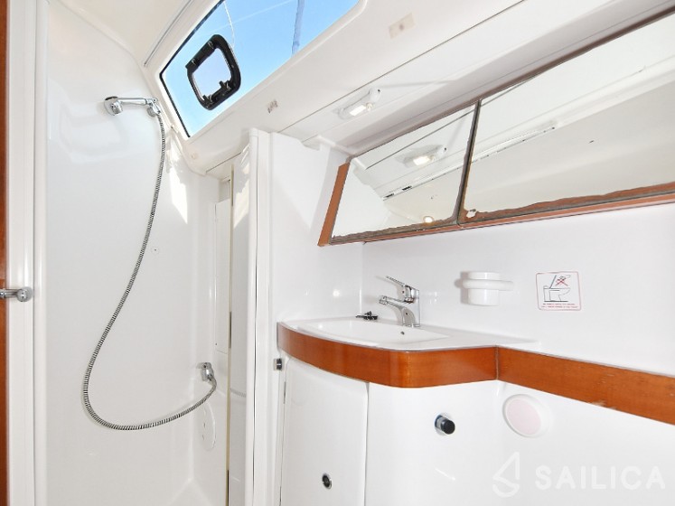 Oceanis 40 - Yacht Charter Sailica