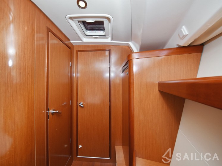 Oceanis 40 - Yacht Charter Sailica