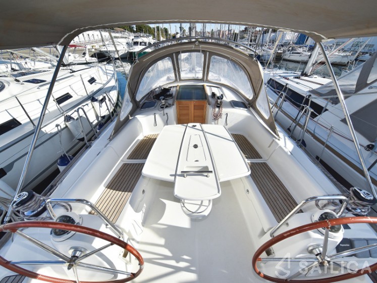 Oceanis 40 - Yacht Charter Sailica