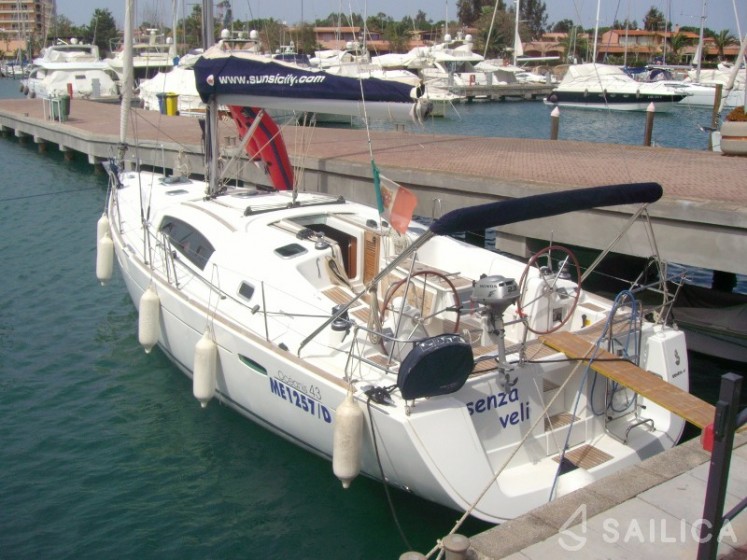 Oceanis 43 - Yacht Charter Sailica