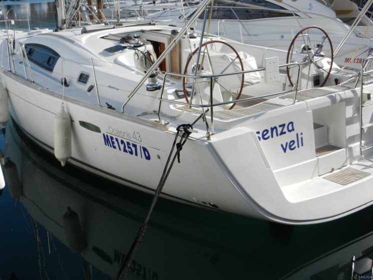 Oceanis 43 - Yacht Charter Sailica