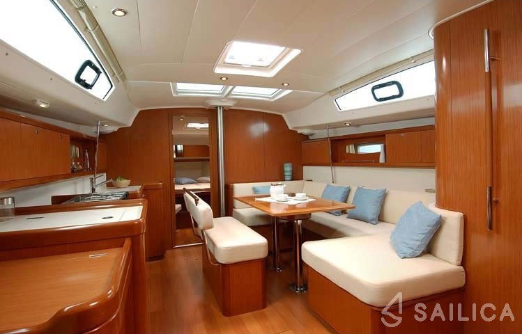 Oceanis 43 - Yacht Charter Sailica