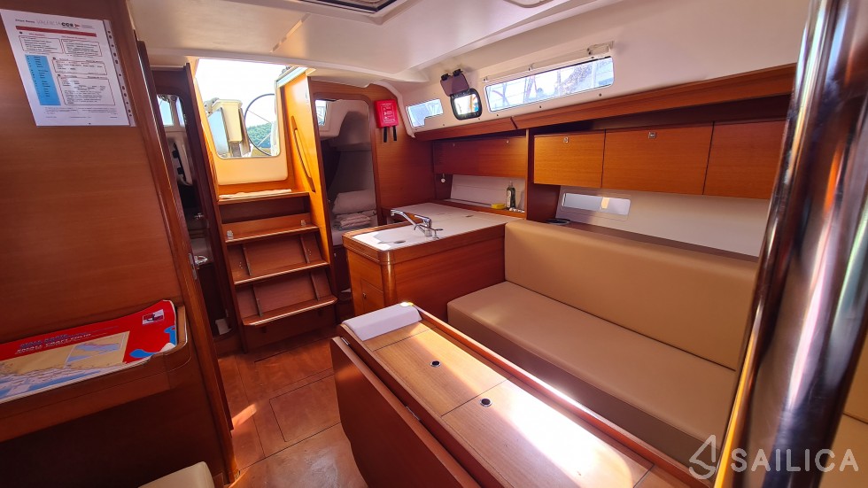 Dufour 350 GL - Yacht Charter Sailica