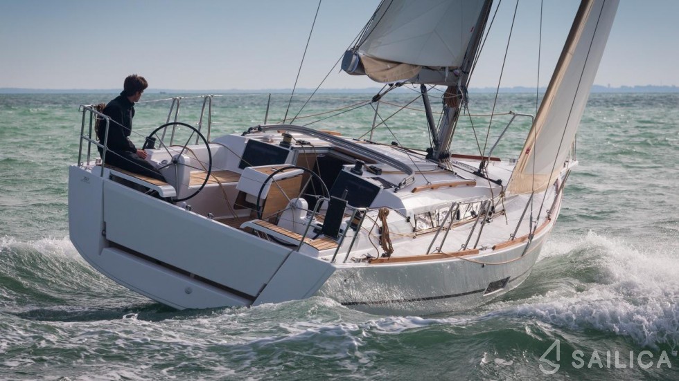 Dufour 350 GL - Yacht Charter Sailica