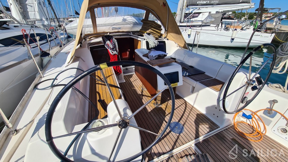 Dufour 350 GL - Yacht Charter Sailica