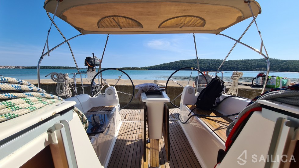 Dufour 350 GL - Yacht Charter Sailica