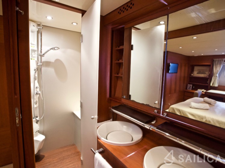 Aicon 75  - Yacht Charter Sailica