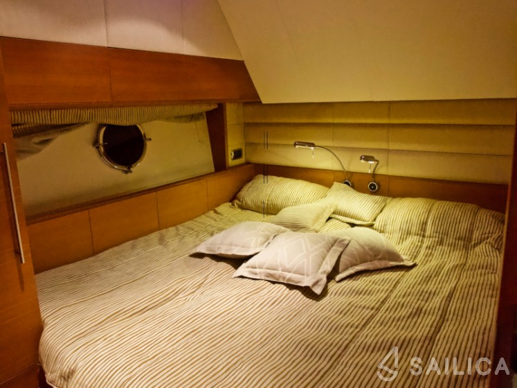 Aicon 64 Fly - Yacht Charter Sailica