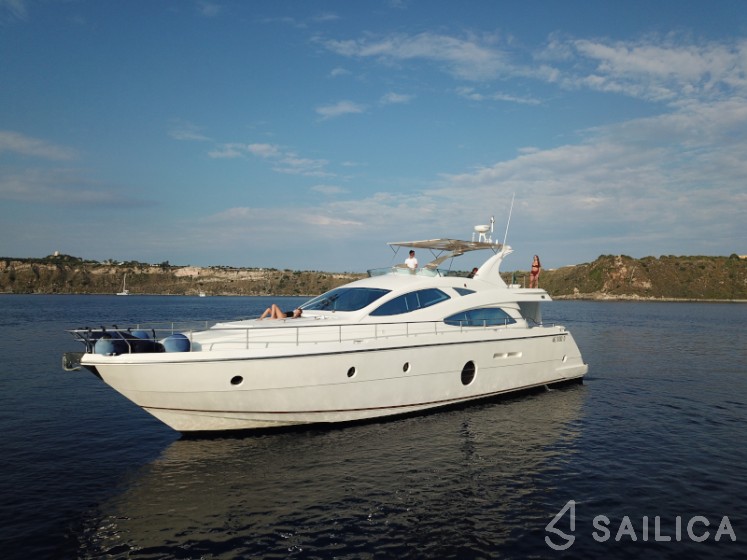 Aicon 64 Fly - Yacht Charter Sailica