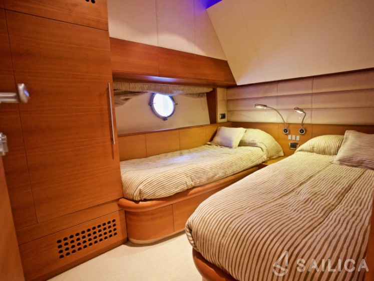 Aicon 64 Fly - Yacht Charter Sailica