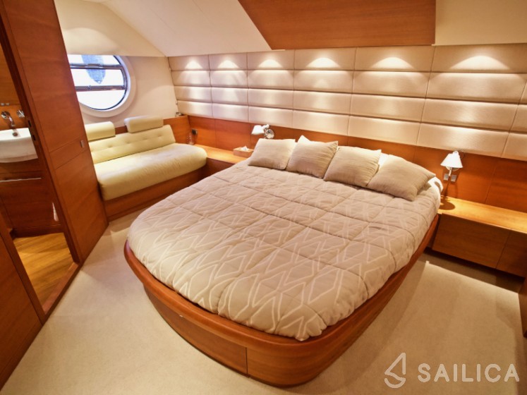 Aicon 64 Fly - Yacht Charter Sailica