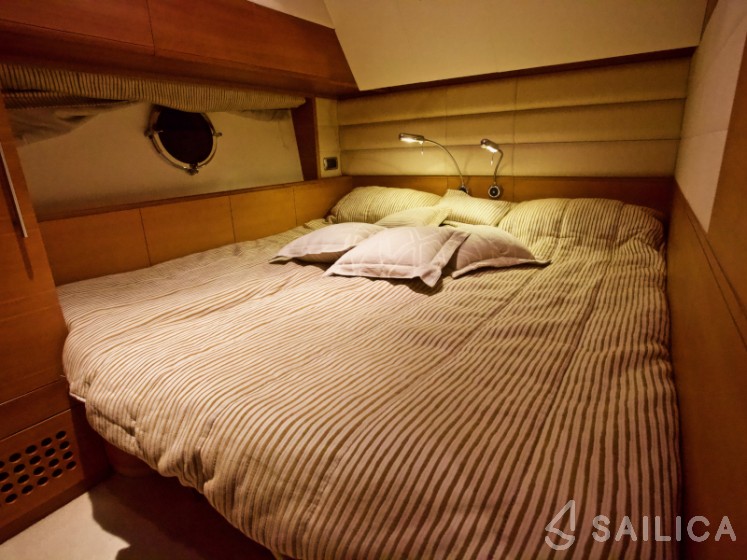 Aicon 64 Fly - Yacht Charter Sailica