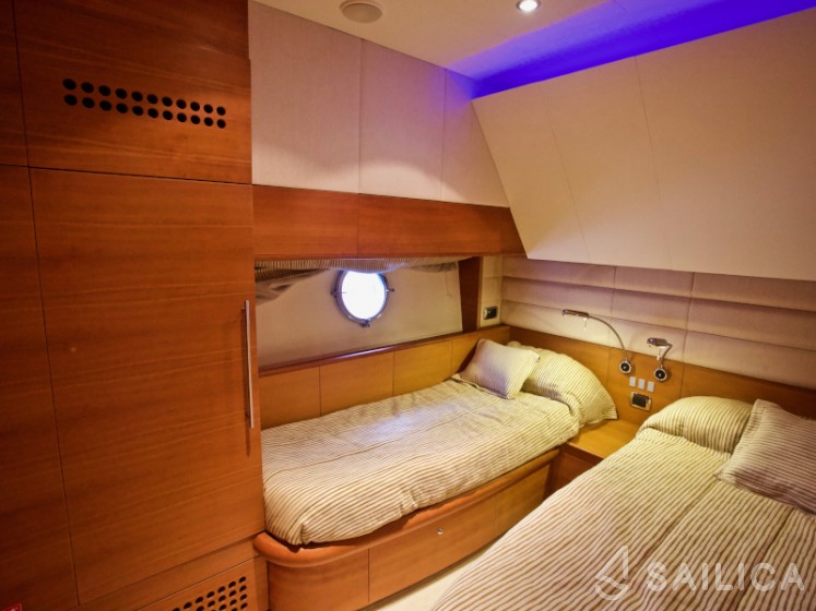 Aicon 64 Fly - Yacht Charter Sailica