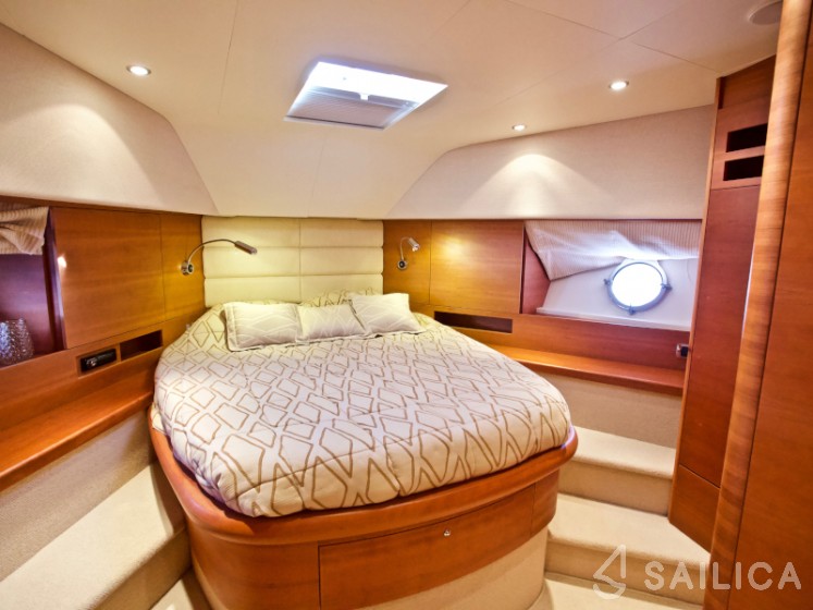 Aicon 64 Fly - Yacht Charter Sailica