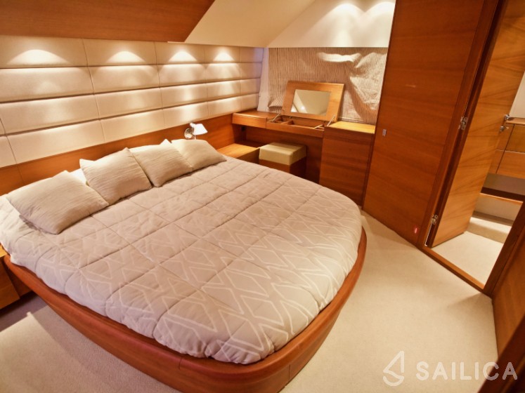 Aicon 64 Fly - Yacht Charter Sailica