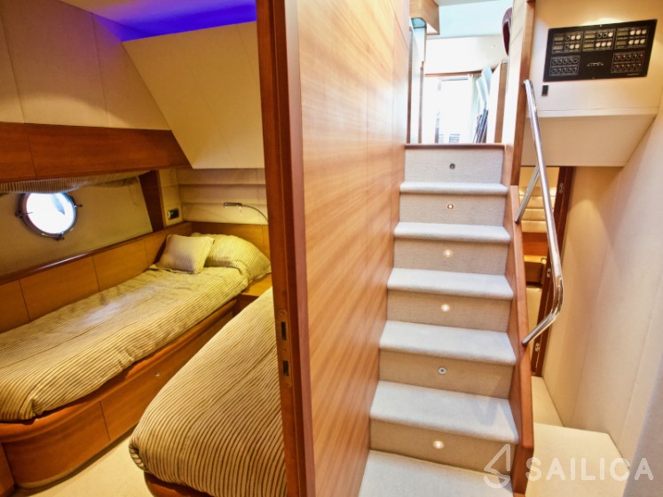 Aicon 64 Fly - Yacht Charter Sailica