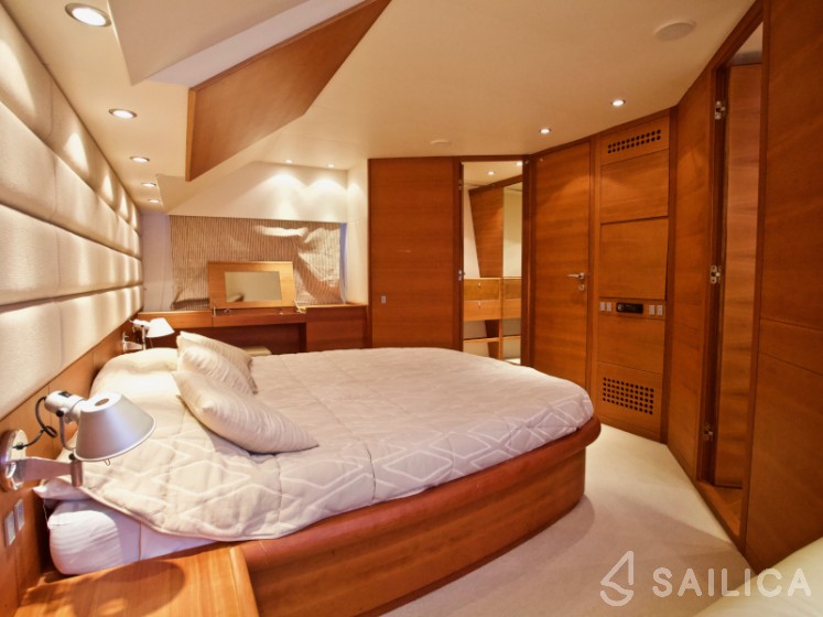 Aicon 64 Fly - Yacht Charter Sailica