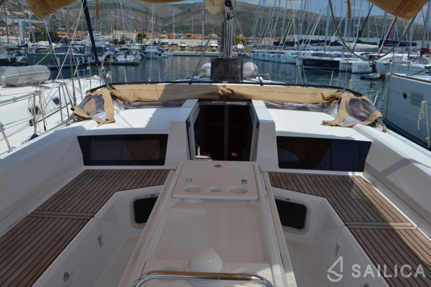Oceanis 51.1 - Yacht Charter Sailica