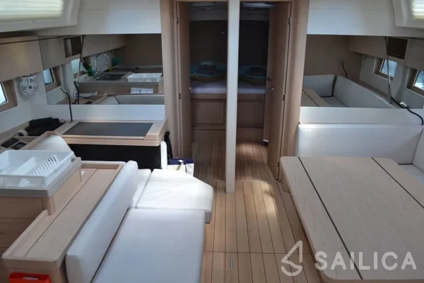 Oceanis 51.1 - Yacht Charter Sailica