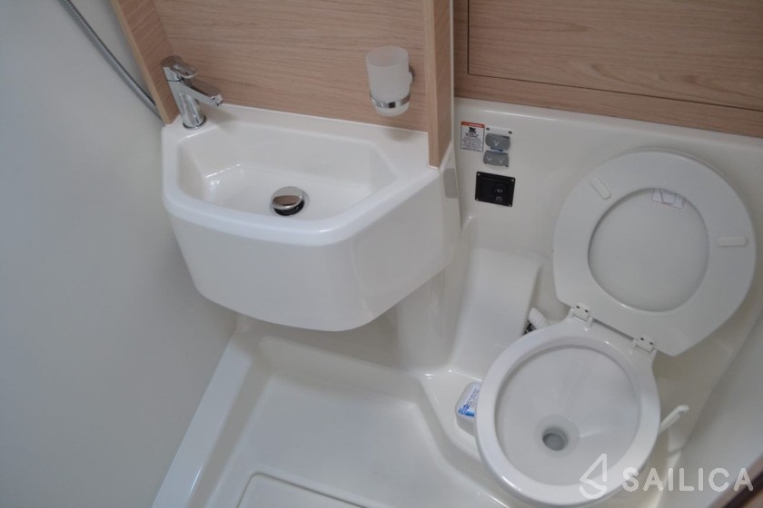 Oceanis 51.1 - Yacht Charter Sailica