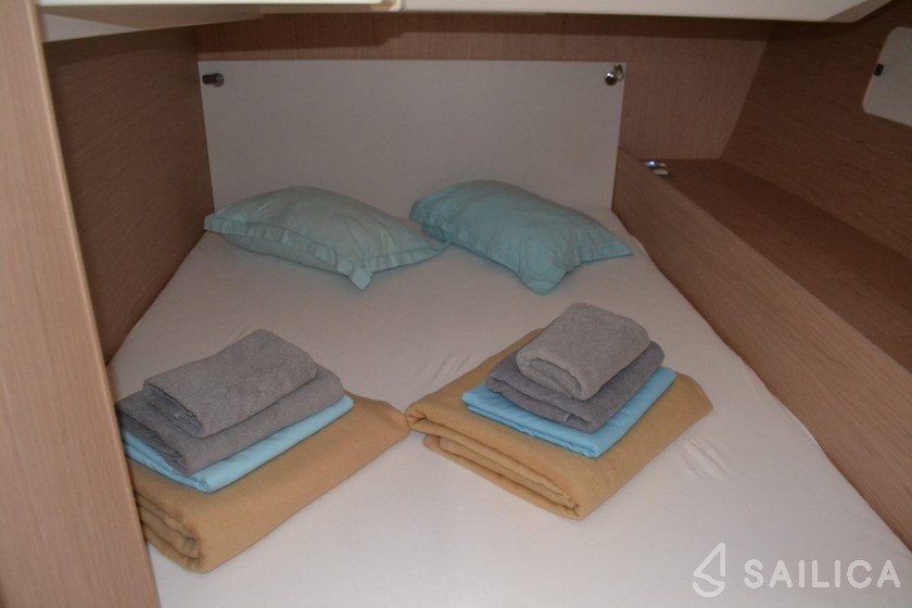 Oceanis 51.1 - Yacht Charter Sailica