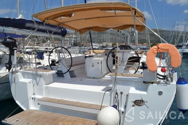 Oceanis 51.1 - Yacht Charter Sailica