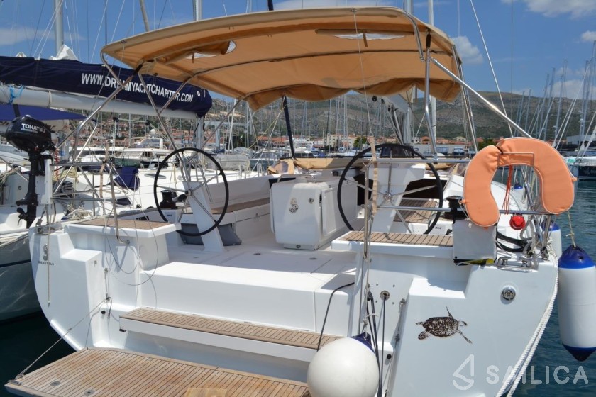 Oceanis 51.1 - Yacht Charter Sailica