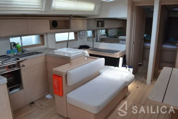 Oceanis 51.1 - Yacht Charter Sailica