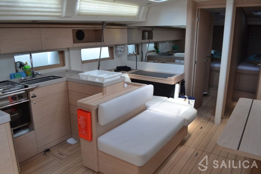 Oceanis 51.1 - Yacht Charter Sailica