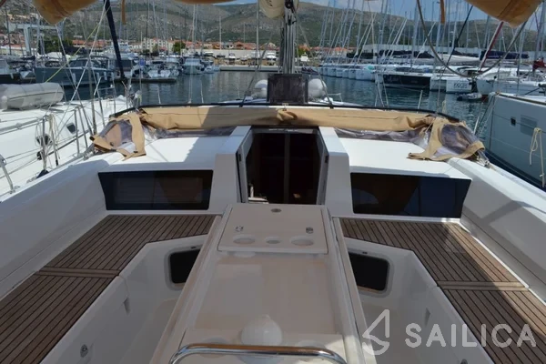 Oceanis 51.1 - Yacht Charter Sailica