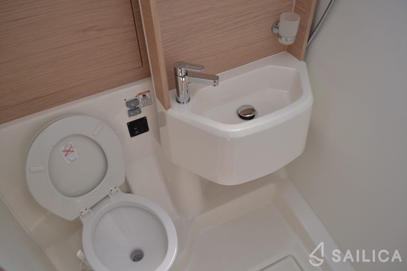 Oceanis 51.1 - Yacht Charter Sailica