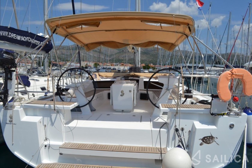 Oceanis 51.1 - Yacht Charter Sailica