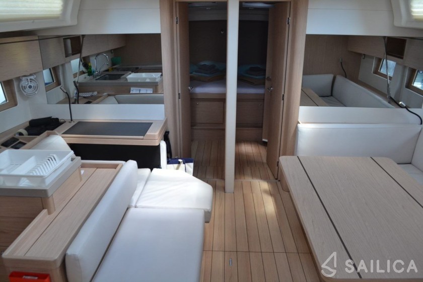 Oceanis 51.1 - Yacht Charter Sailica