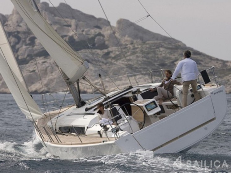 Dufour 412 Grand large - Yacht Charter Sailica